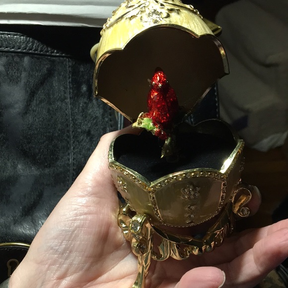 Cardinal 5” Enameled Egg Music Box with Base working and in EUC - Picture 10 of 10